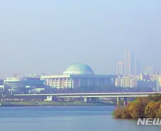 "'가짜 진보'와 '가짜 보수'의 3류 정치…너는 누구편이냐"