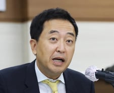 "유연하지 못한 진보, 고집만 부리다 위기 맞아"