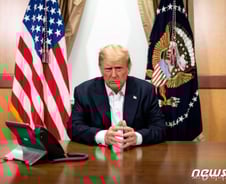 트럼프 "날 찍어라" 트윗폭탄 날리며 퇴원…나스닥 2.3% ↑[뉴욕마감]