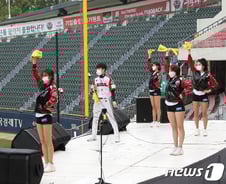 [르포]부산시 ‘거리두기 1단계’ 완화…자영업자들 "숨통 터졌다" 기대