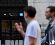 [뉴욕마감]사흘째 하락…지표 부진 + 유럽 코로나 우려