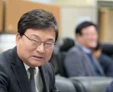 [단독]"이상직, 중진공 본부장급 무더기 보직해임…'찍혔다' 소문 흉흉"