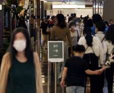 코스피 1.2% 떨어질 때…두자릿수로 주가 뛴 유통株들
