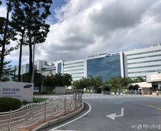 [단독]삼성디스플레이, LCD 생산 연장한다…QD 전환 "차질 없어"