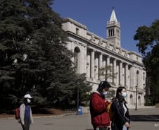 美 '역대 최대' 확진자 홍수 속 다우↓·나스닥↑ [뉴욕마감]