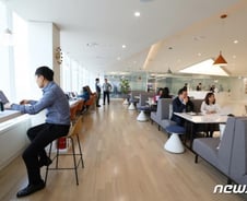[단독]롯데타워 30층 공유오피스서 코로나 확진…전원 퇴근 