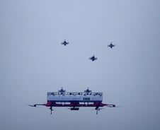 그렇게 날아가도 30분이면 툭…드론 '배터리 한계' 깼다