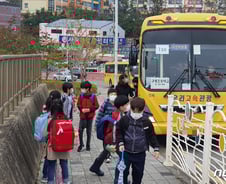 [르포]덤프트럭과 함께하는 등하굣길…구평초 학생들이 위험하다