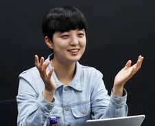 '평균값에서 가장 먼' 류호정이 원피스·작업복을 입는 이유