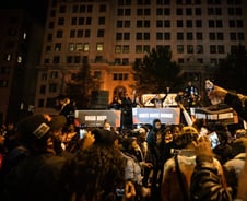 백악관 근처 수천 명이 몰려왔다…"트럼프 재선 땐 몇 달간 시위"