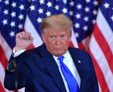 애리조나 잃다니…죽은 매케인이 탄식케한 산 트럼프