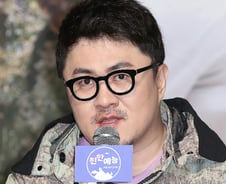 [단독] 정형돈 활동 중단…'절친' 데프콘, 오늘 '도니스쿨' 녹화 긴급 대체