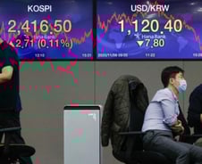 상승세 타던 코스피, 2400선 넘어 '주춤'…개인 '팔자' 지속