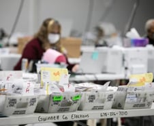 대법원, 트럼프 요청 일부 수용…"펜실베이니아 우편투표 따로 보관"