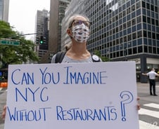 바이든 자문위원도 '6주 봉쇄' 제안…확진자 폭증에 美증시↓ [뉴욕마감]