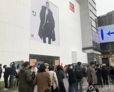 난리 난 유니클로…"100m 넘는 줄", "5분만에 품절"