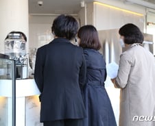 [르포]"마스크 써주세요"…공무원 등장에 놀란 '턱스크 시민들'