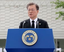 [단독]文정부, 네번째 특별사면 추진…여야 한명숙·이석기·이명박 거론