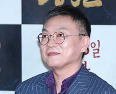 [단독] 김의성, 드라마 '모범택시' 주연 합류…이제훈과 호흡
