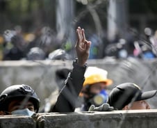 태국시위대의 '다만세'떼창…4년전 한국 촛불시위 도화선