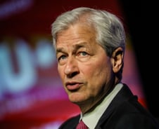 똑똑하고 일 잘해도 반드시 '팽' 당한다…이 4가지가 없다면[줄리아 투자노트]