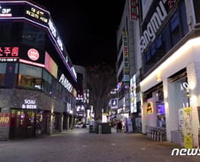 [르포] '1.5단계' 불금이 사라졌다…“인원제한? 손님이나 있었으면”