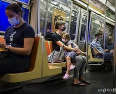 하루만에 '3만선' 붕괴…코로나 재확산에 짓눌린 다우[뉴욕마감]