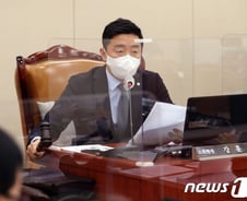 [단독]코로나 '돌봄' 우려…육아휴가 500일·초6까지 확대法 발의