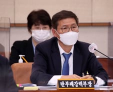 [단독]신성식, '한동훈 사건 KBS 오보' 피의자로 특정…징계위원 자격 논란