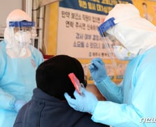 [르포]아이도 지팡이 짚은 노인도 검사 행렬…제주 김녕리 '긴장'