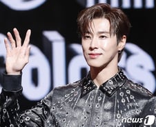 [단독] 유노윤호, 1월 새 솔로 앨범 발매…'무대 위 군주' 컴백