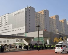 [단독]"가족 감염여부 몰라" 애타는 동부구치소 수용자 가족들