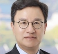 [단독]신한금융 미래연구소, '부문' 격상… 조용병 회장 '싱크탱크' 급부상