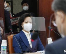 [단독]秋 사표 수리 전망에 법무부, 벌써 추미애 이름 지우기