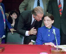 죽은 긴즈버그와 산 트럼프[광화문]