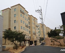 [르포] 집단감염 두려움 뒤덮은 고양시 요양원들…"마음이 무너져요"