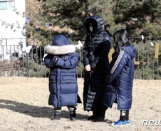 [사진] [단독] 정인이 추모하러 온 이영애 가족