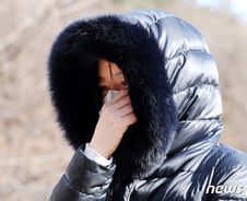 [사진] [단독] 배우 이영애, 정인이 묘소 직접 찾아가 "정인아 미안해"