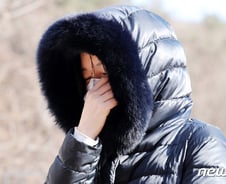 [사진] [단독] 정인이 묘소 찾아간 이영애 "정인아 미안해"