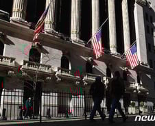 [뉴욕마감]S&P 0.4%↓…파월 "미 경제, 목표 한참 미달"