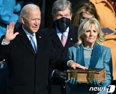 바이든과 트럼프의 마이웨이[광화문]