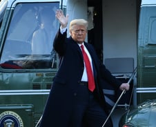 트럼프 마지막까지…바이든 줘야 할 '핵가방' 들고 갔다