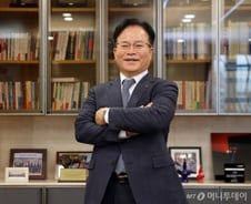 '항상 활짝 열린 문'…20년 함께 성장한 대표이사 