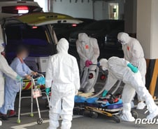 [르포]'56명 확진' 부곡요양병원 인근 주민들 병원 쳐다보며 '한숨'