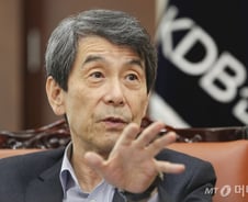 구조조정 '해결사'에서 혁신기업 '파수꾼'으로