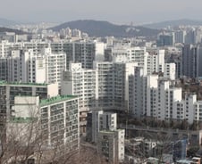 [단독] 20대는 증여, 30대는 갭투자…작년 생애 첫 집 구매 '50% 급증'