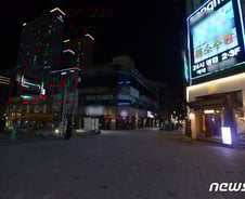 [르포] "1시간 연장? 자영업자들 입에 풀칠하겠어요"