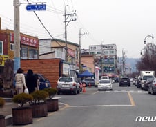 [르포]"아빠, 5인 이상 모이면 안되잖아요"…첫날은 며느리만, 순번제 방문도