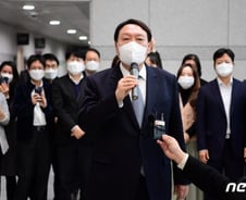 [단독]윤석열 측, 작년말 안철수 전 최측근 찾아 대선 조언 구했다