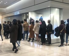 "새벽부터 샤넬 대기만 200명" 참다 터진 명품 '보복 소비'